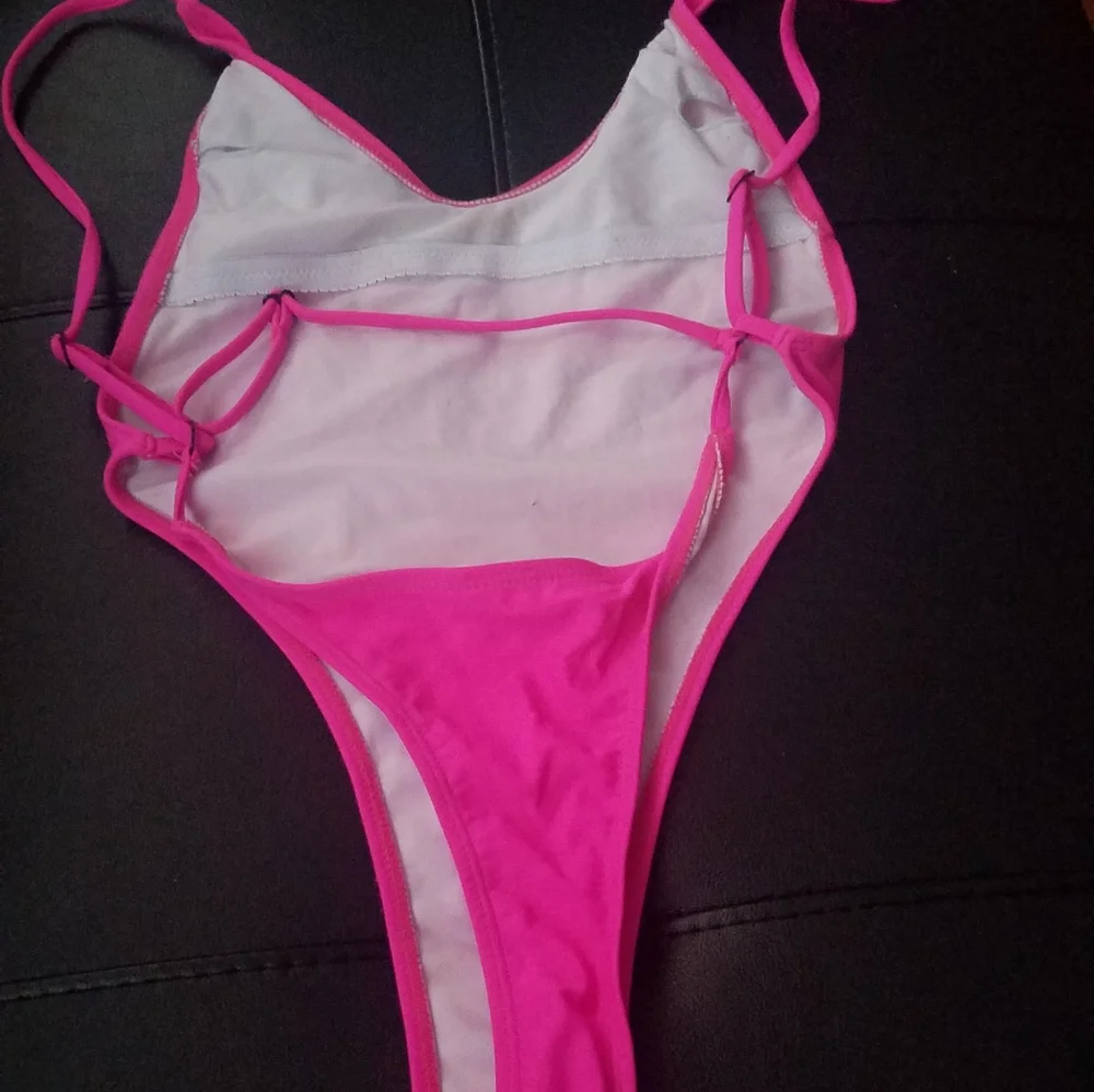 Women 1-piece bathing suit size Medium